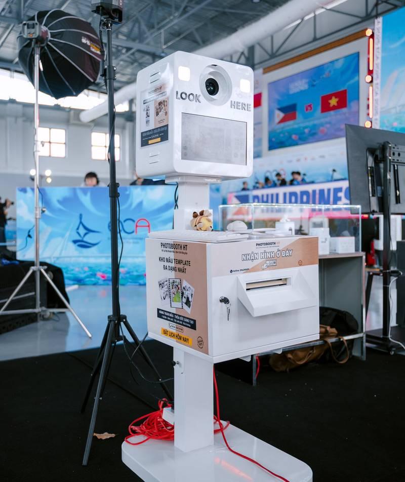 Máy cho thuê photobooth sự kiện trọn gói giá rẻ HCM với thiết kế hiện đại và đa dạng template.