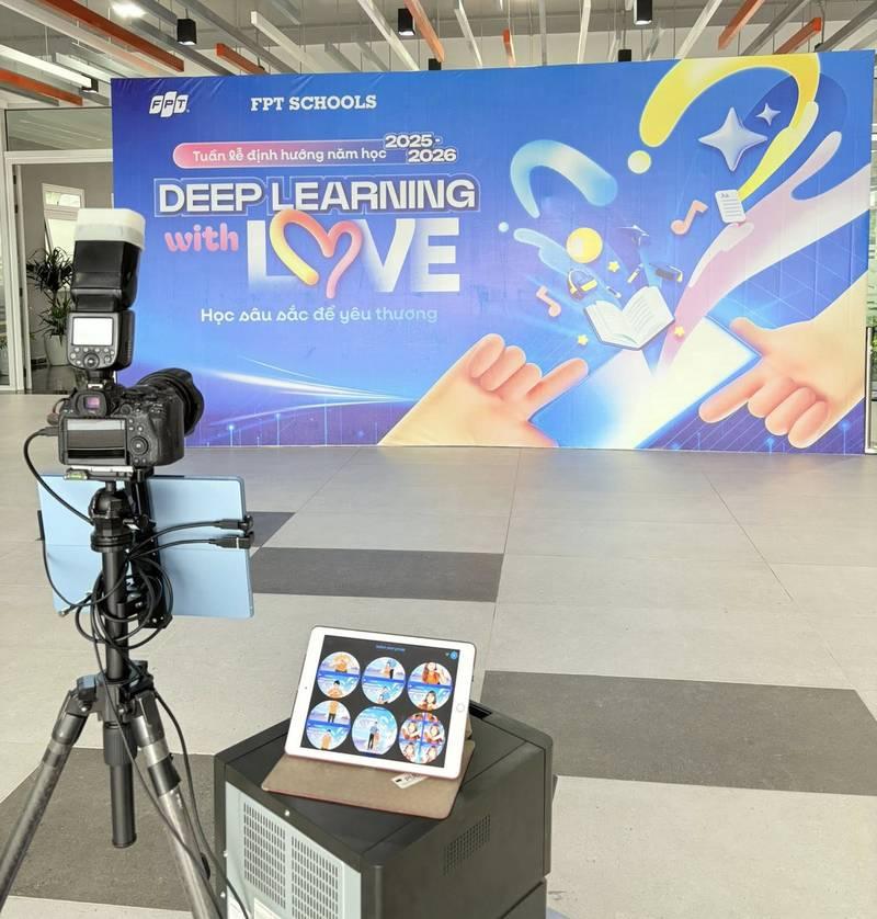 Máy ảnh và thiết bị cho thuê photobooth sự kiện trọn gói giá rẻ HCM được setup tại sự kiện học Deep Learning.