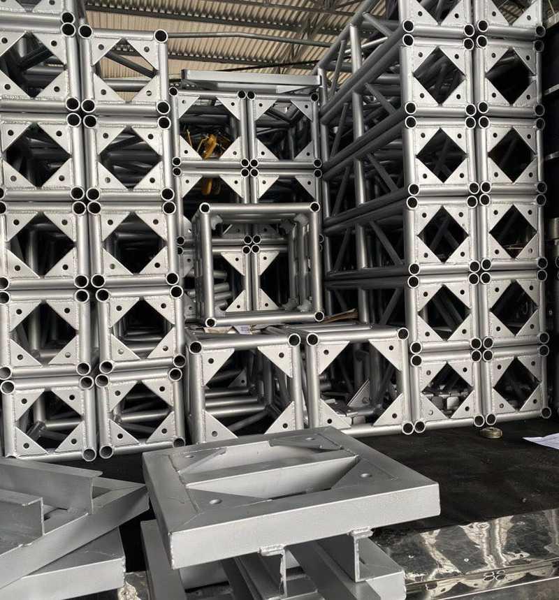 ALT: Khung rạp sự kiện kim loại chất lượng cao cho thuê rạp sự kiện trọn gói HCM.