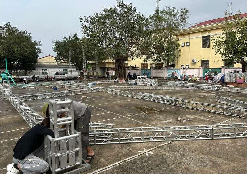 Lắp đặt khung rạp sự kiện chuyên nghiệp cho thuê rạp sự kiện trọn gói HCM.