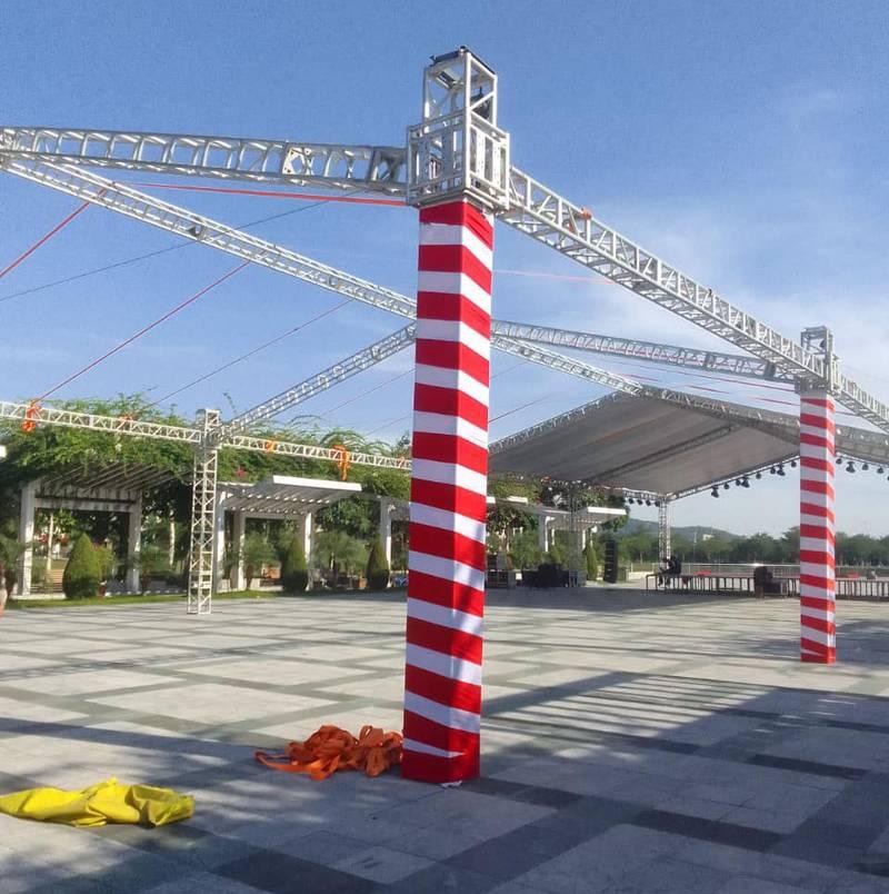 Cho thuê rạp sự kiện với khung rạp trọn gói HCM sẵn sàng lắp đặt ngoài trời.