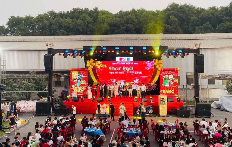 Cho thuê sân khấu sự kiện trọn gói giá rẻ HCM với thiết kế hiện đại và không gian tổ chức chuyên nghiệp.