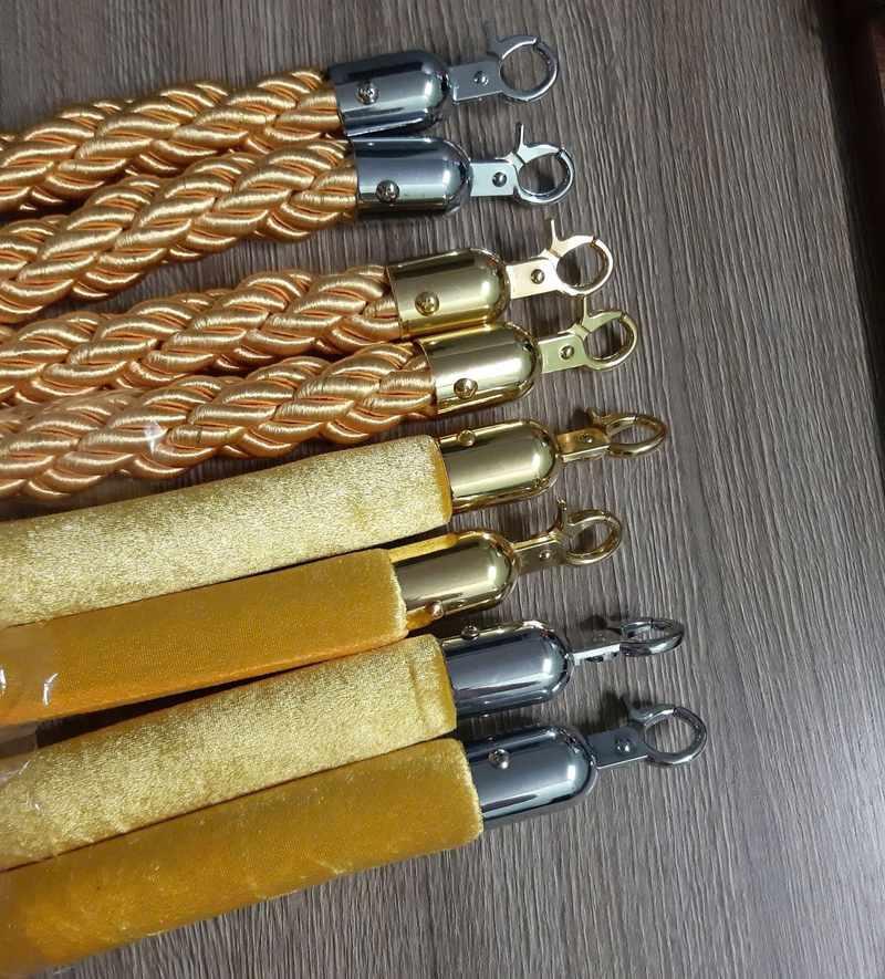 Cho thuê trụ barrier inox dây nhung giá rẻ HCM với thiết kế chắc chắn và sang trọng.