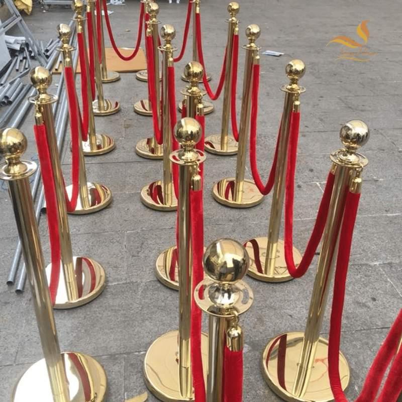 Cho thuê trụ barrier inox dây nhung giá rẻ HCM với thiết kế sang trọng và bền đẹp.