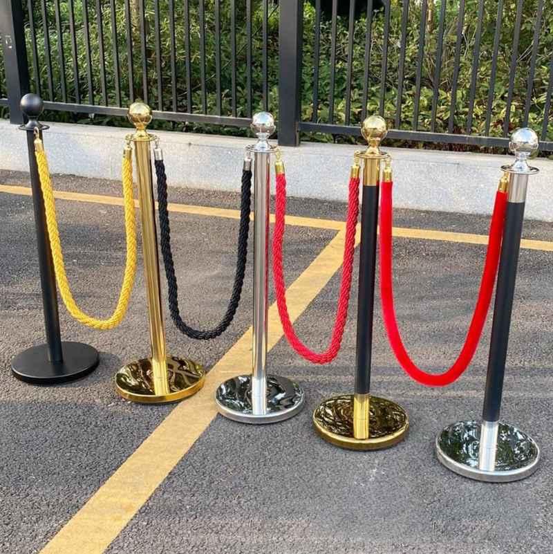 Cho thuê trụ barrier inox dây nhung nhiều màu sắc giá rẻ HCM.