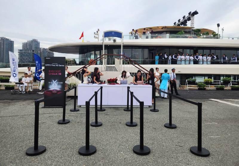 Cho thuê trụ barrier inox dây nhung giá rẻ HCM tổ chức sự kiện ngoài trời hiệu quả.