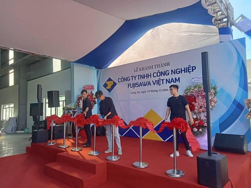 Cho thuê trụ barrier inox dây nhung giá rẻ HCM tại lễ khánh thành công ty Fujisawa Việt Nam.