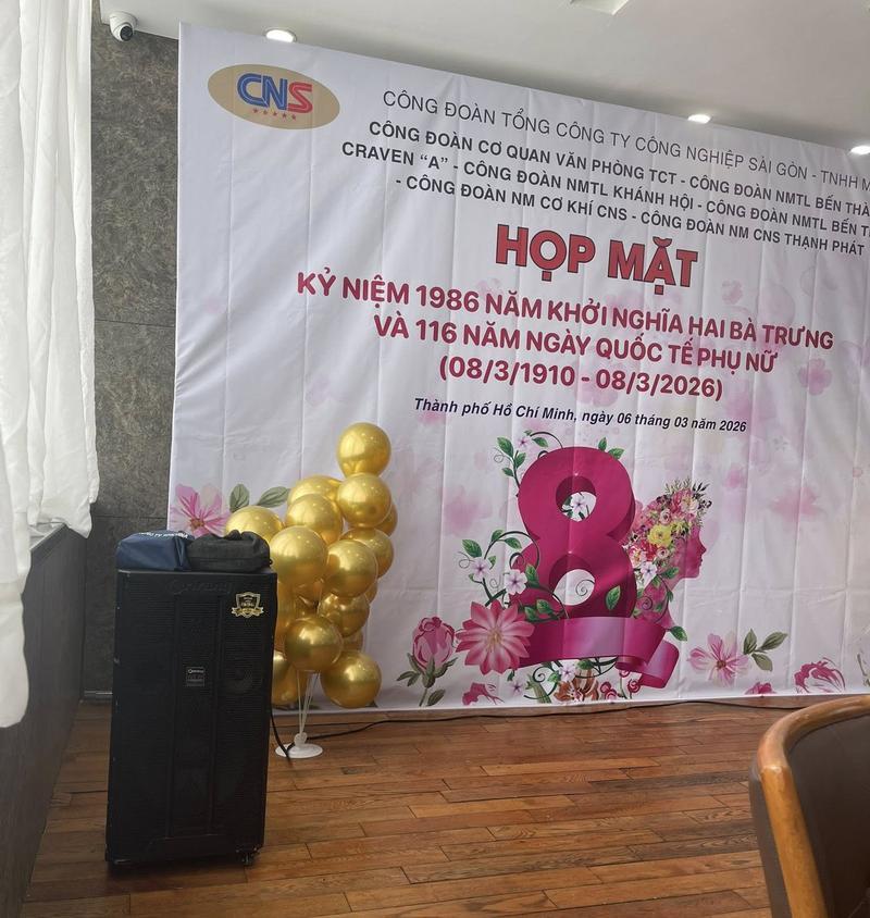 Loa kẹo kéo được sử dụng trong sự kiện họp mặt kỷ niệm 1986 năm khởi nghĩa Hai Bà Trưng và 116 năm ngày Quốc tế Phụ nữ, minh họa cho dịch vụ cho thuê loa kẹo kéo chuyên nghiệp