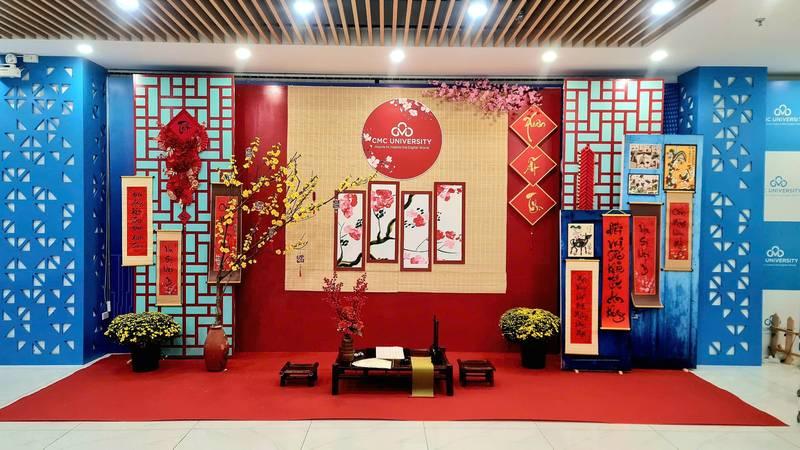 Ảnh tiểu cảnh Tết được thi công trọn gói với dịch vụ trang trí Tết tại không gian CMC University.