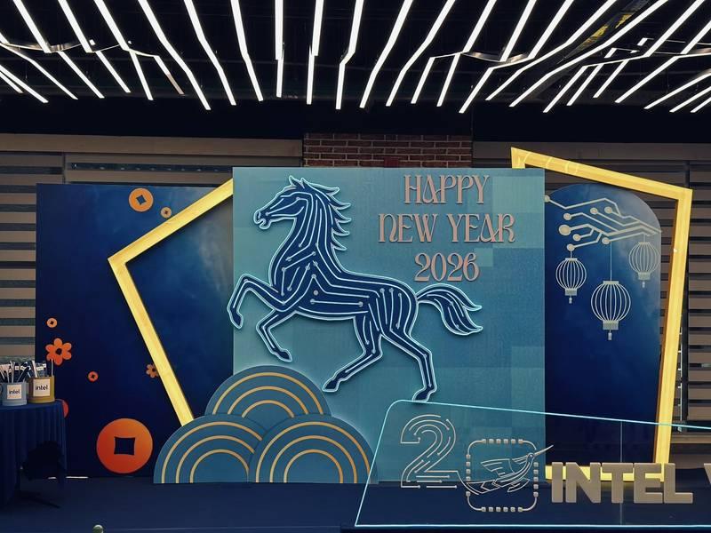 Dịch vụ trang trí Tết với thi công tiểu cảnh Tết trọn gói chủ đề ngựa xanh mừng năm mới 2026.