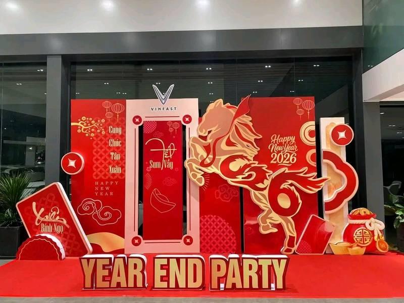 Dịch vụ trang trí Tết với thi công tiểu cảnh Tết trọn gói chủ đề năm mới 2026 tại sự kiện Year End Party.