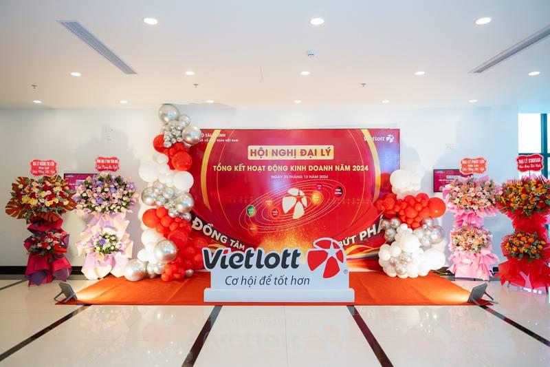 Thi công backdrop sự kiện trọn gói với thiết kế sang trọng, giao nhanh trong 1 ngày.