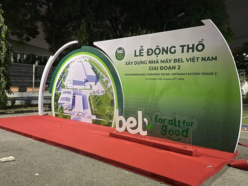 Thi công backdrop sự kiện trọn gói cho lễ động thổ nhà máy Bel Việt Nam, giao nhanh trong 1 ngày.