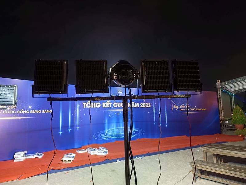 Thi công backdrop sự kiện trọn gói và giao nhanh trong 1 ngày với ánh sáng chuyên nghiệp.