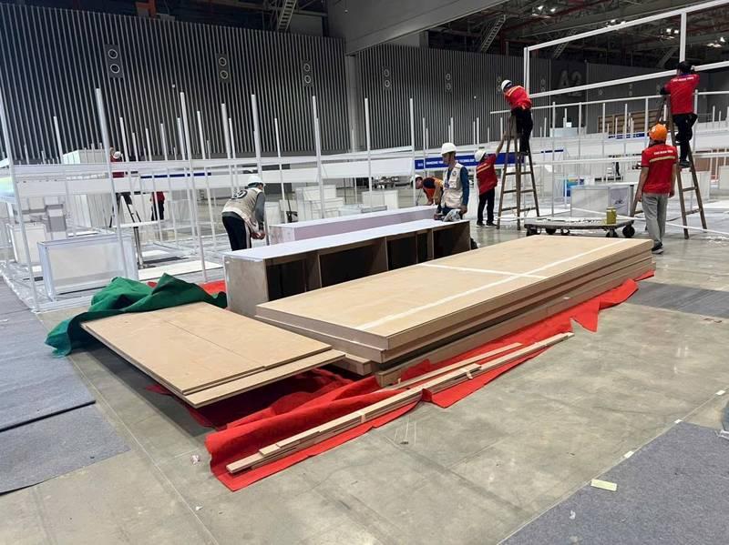 Thi công booth sự kiện trọn gói tại HCM với đội ngũ chuyên nghiệp và vật liệu chuẩn bị kỹ lưỡng.