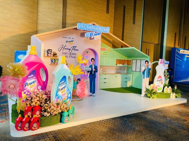 Thi công booth sự kiện giới thiệu sản phẩm nước giặt xả Power 100 với thiết kế trọn gói giá tốt HCM.