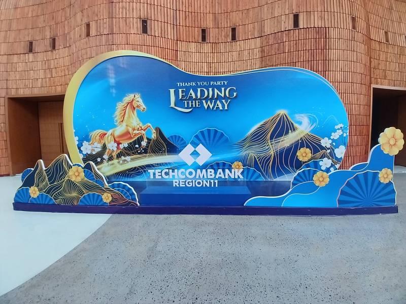 Thi công booth sự kiện Techcombank thiết kế trọn gói giá tốt HCM với mô hình trang trí độc đáo.
