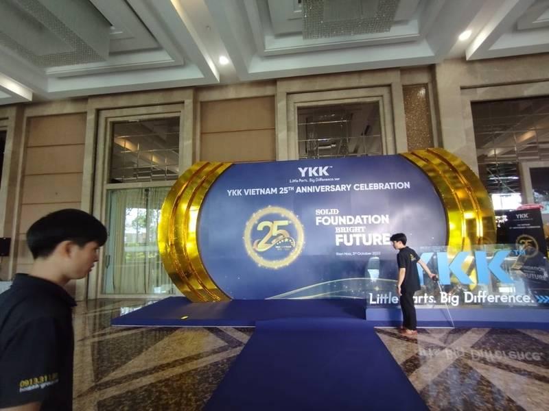 Thi công booth sự kiện kỷ niệm 25 năm YKK Việt Nam với thiết kế trọn gói giá tốt tại HCM.