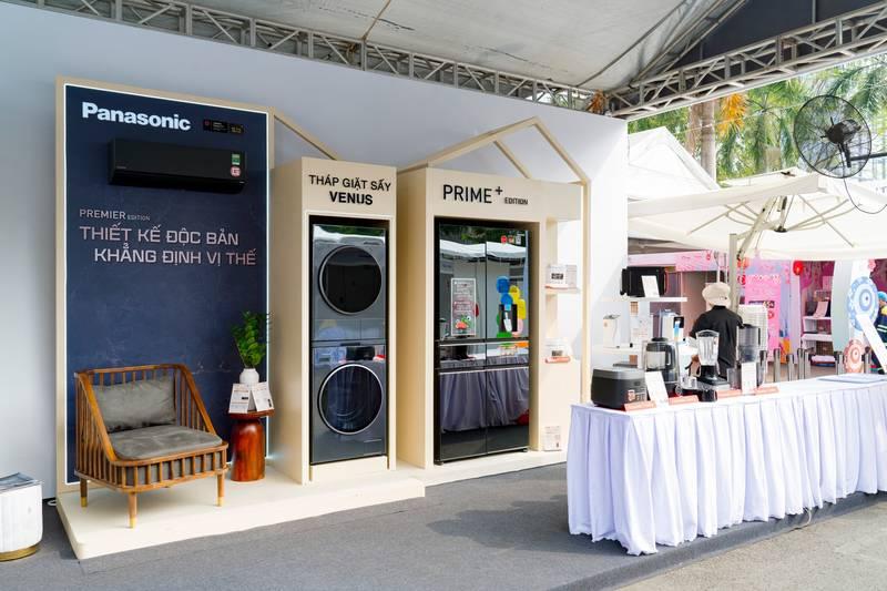 Thi công booth sự kiện trọn gói giá tốt HCM với thiết kế gian hàng điện tử hiện đại và chuyên nghiệp.