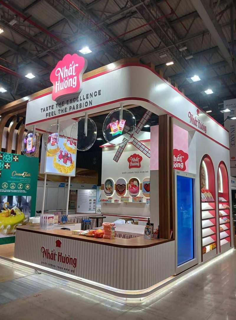 Thi công gian hàng triển lãm hội chợ Nhất Hương hiện đại, chuyên nghiệp, thiết kế thi công gian hàng triển lãm hội chợ trọn gói uy tín tại TPHCM.