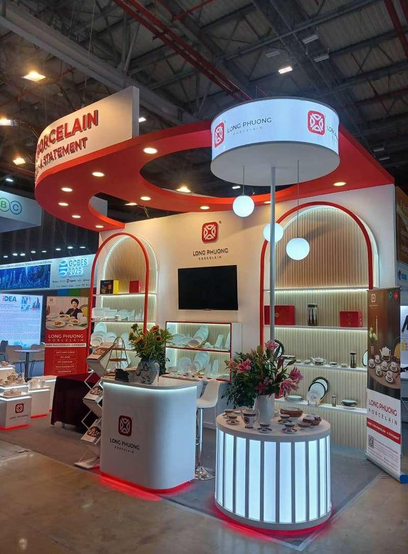 Thi công gian hàng triển lãm hội chợ Long Phương tại sự kiện với thiết kế gian hàng triển lãm, hội chợ trọn gói uy tín tphcm.