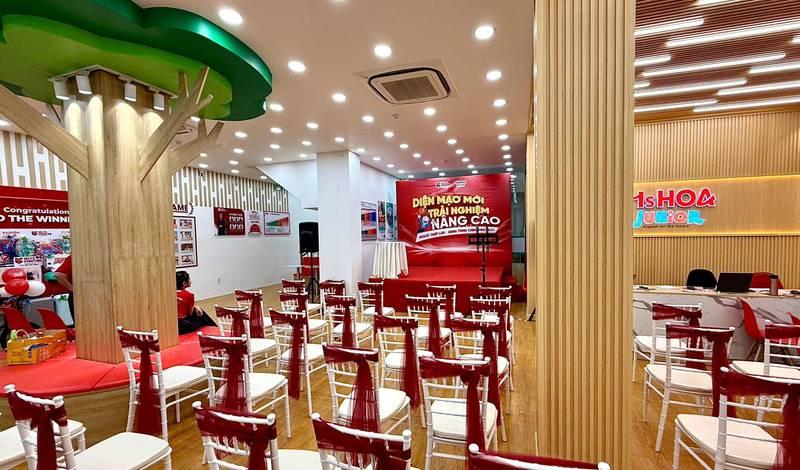 Thuê ghế Tiffany sự kiện với bộ ghế trắng đệm ngồi sang trọng cho thuê ghế Tiffany cho sự kiện trọn gói HCM.