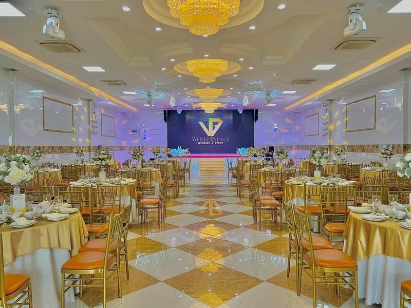 Ảnh tiệc cưới sang trọng với dịch vụ thuê ghế Tiffany sự kiện trọn gói tại HCM.