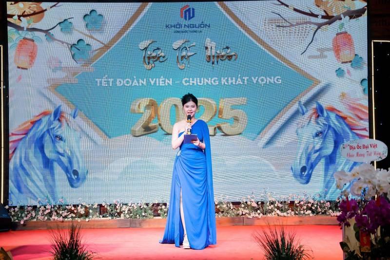 ALT: Thuê MC sự kiện chuyên nghiệp dẫn chương trình Tết 2025 với phong cách sang trọng - Báo giá mới nhất 2026.