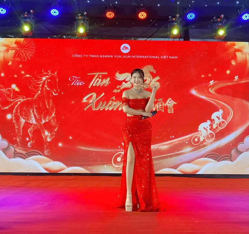 Thuê MC sự kiện chuyên nghiệp với phong cách sang trọng và báo giá mới nhất 2026.