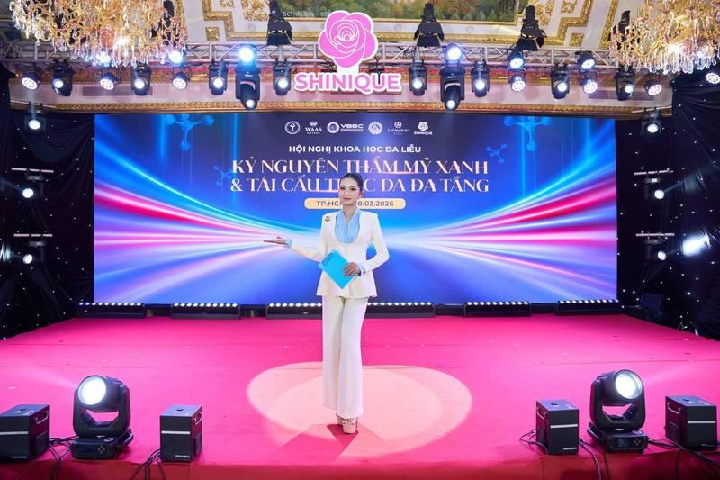 Thuê MC sự kiện chuyên nghiệp dẫn dắt hội nghị khoa học thẩm mỹ với báo giá mới nhất 2026.