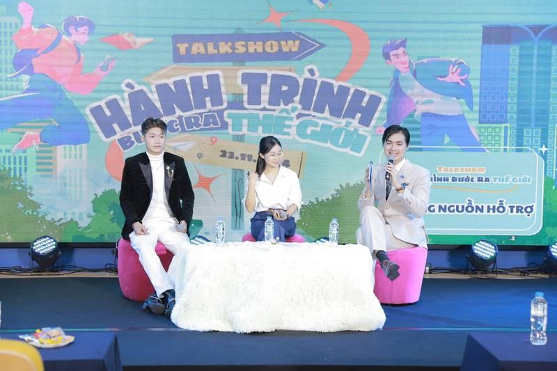 ALT: Thuê MC sự kiện chuyên nghiệp dẫn talkshow Hành trình bước ra thế giới với bảng báo giá mới nhất 2026.
