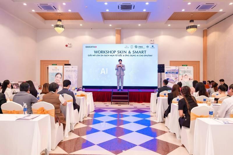 ALT: Thuê MC sự kiện chuyên nghiệp dẫn dắt workshop Skin & Smart với không gian hội trường sang trọng, phù hợp báo giá mới nhất 2026.