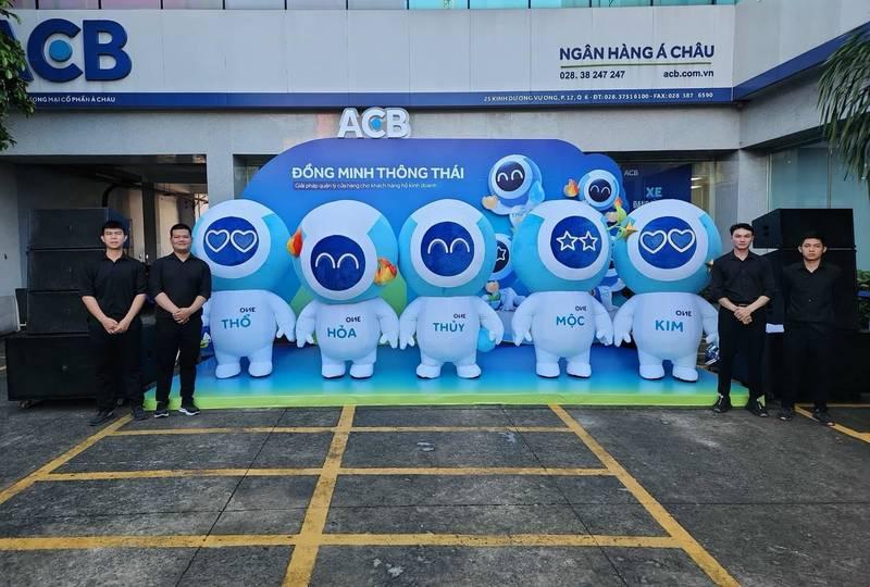 Ảnh tổ chức activation với mascot và nhân viên tại sự kiện Ngân hàng Á Châu, dịch vụ tổ chức activation trọn gói uy tín.
