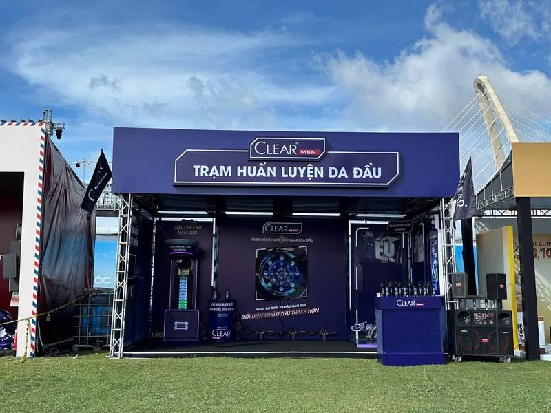 Tổ chức activation trọn gói với gian hàng Clear Men chuyên nghiệp tại sự kiện ngoài trời.