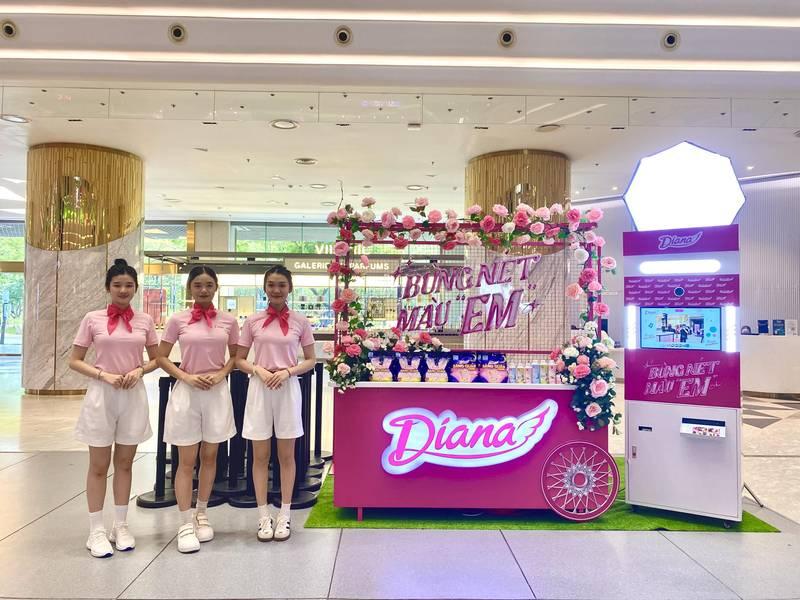 Tổ chức activation gian hàng Diana với đội ngũ nhân viên chuyên nghiệp trong dịch vụ tổ chức activation trọn gói - Agency activation uy tín.