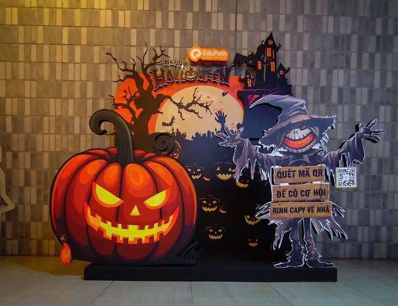 Trang trí tổ chức sự kiện Halloween trọn gói HCM với hình bí ngô và ma quái độc đáo.