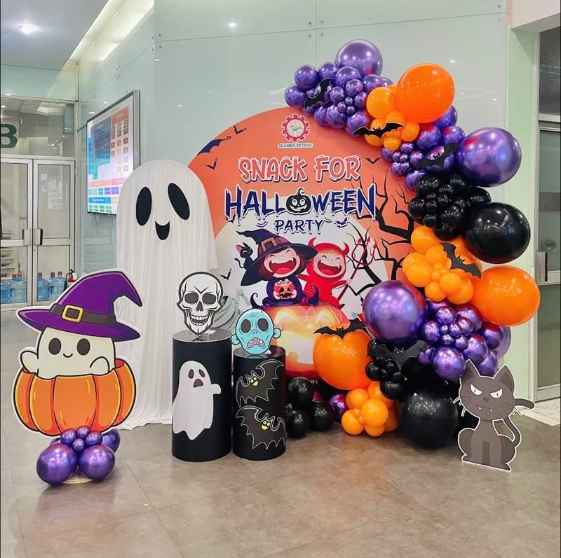 Trang trí đầy màu sắc với bóng bay và hình ma quái cho tổ chức sự kiện Halloween trọn gói HCM.