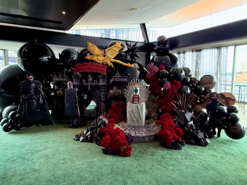 Trang trí tổ chức sự kiện Halloween trọn gói HCM với chủ đề ma mị và bóng tối.