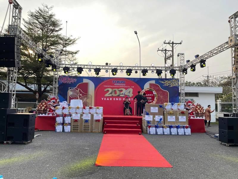 Trang trí sân khấu sự kiện Year End Party 2024 với thiết kế và thi công trọn gói tại HCM.