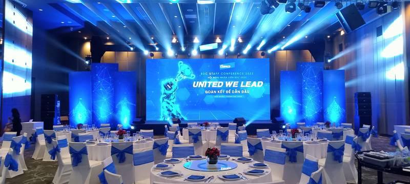 Trang trí sân khấu sự kiện đẹp với thiết kế và thi công trọn gói tại HCM.